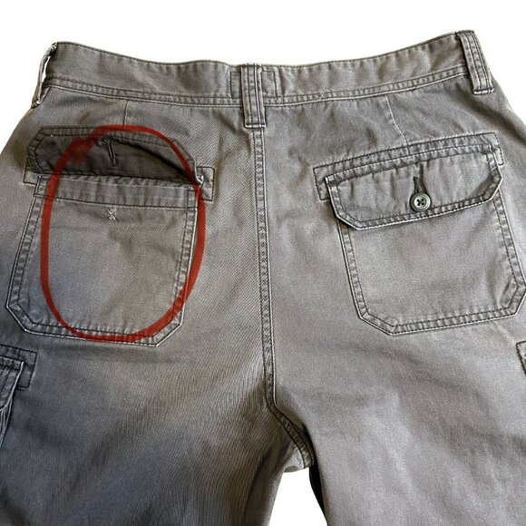 St John's Bay Gray Cargo Shorts Size 34 - Picture 4 of 9